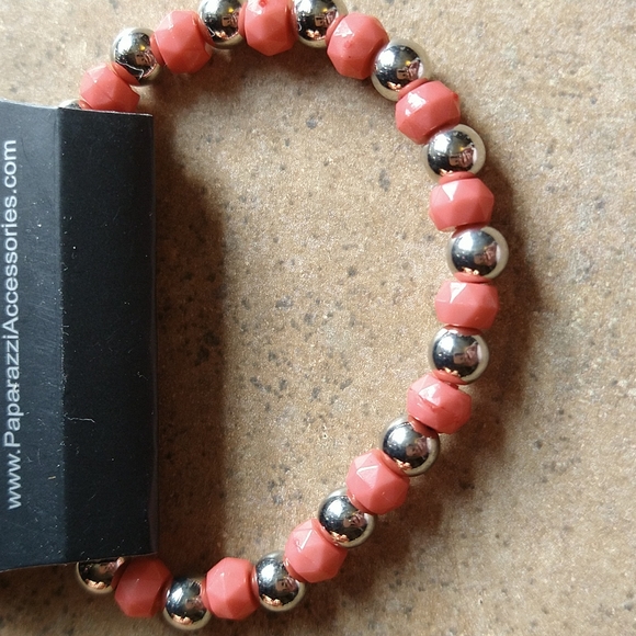 NWT. (2for$10) Paparazzi silver and coral expandable bracelet. - Picture 3 of 3